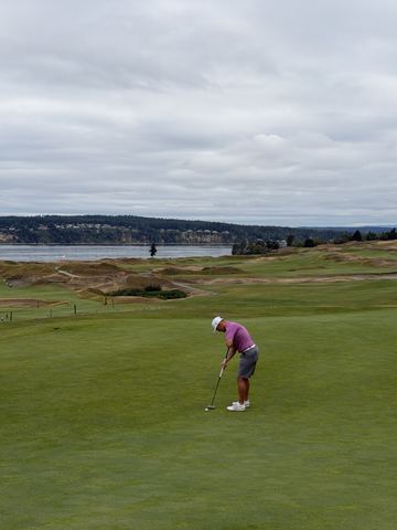 Putting at Chambers Bay